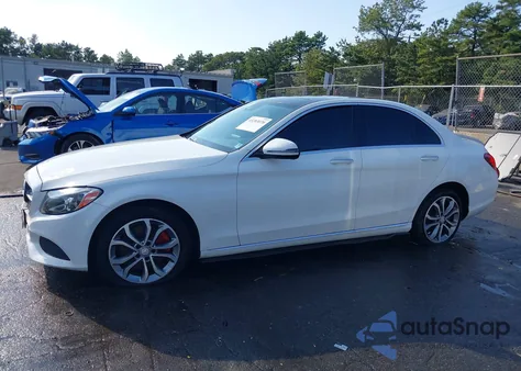 2016 Mercedes-Benz C 300 4Matic из США, поврежденный, VIN WDDWF4KB6GR145943